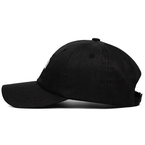 Casquette base ball noire logo du ruban rouge