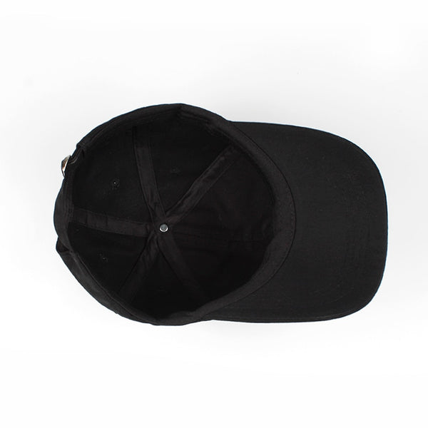 Casquette base ball noire logo du ruban rouge